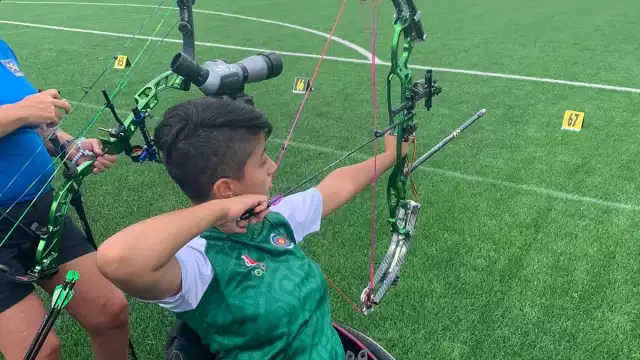 Sánchez Tadeo de 16 años de edad, también compitió en la modalidad mixta, junto a Omar Echeverría, pero no lograron la clasificación