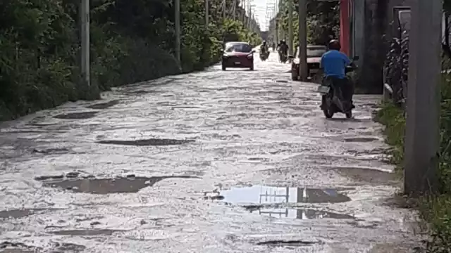 Los diversos conductores se tardan más tiempo de lo normal en salir de este asentamiento Las Fincas