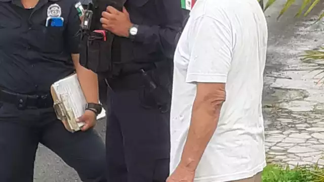 Del choque la pareja cayó al suelo y afortunadamente solo hubo daños materiales en ambos corceles de acero