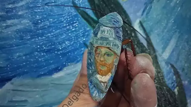 La peculiar manera de usar cucarachas como lienzo se ha vuelto popular en las redes. Foto: Facebook @BrendaDelgado