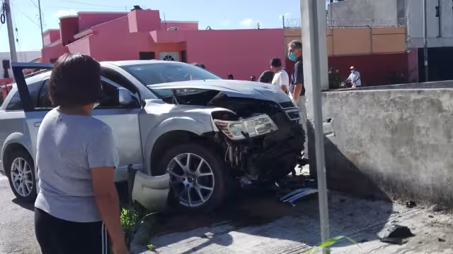 El accidente tuvo lugar en la calle 24 a y 11, de la demarcación antes mencionada, cuando la guiadora del auto Honda con placas foráneas 