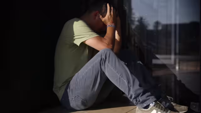 La salud mental incluye nuestro bienestar emocional, psicológico y social