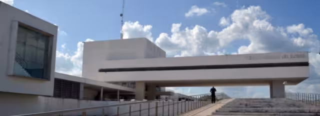 El hombre deberá de mantener medidas cautelares interpuestas por un Juez de la FGE Yucatán