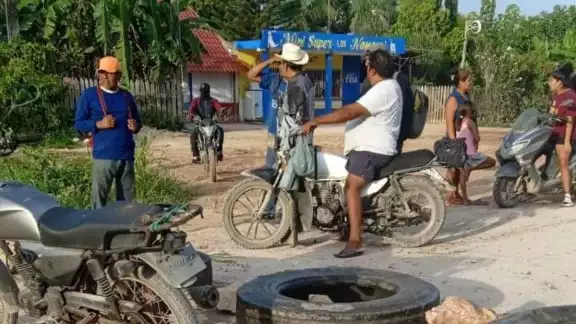 Vecinos planean cerrar la carretera Chetumal-Cancún como medida de presión Vecinos planean cerrar la carretera Chetumal-Cancún como medida de presión