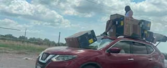 Personas ya habían cargado estufas, lavadoras, muebles y otros objetos