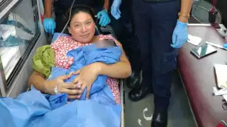 Mujer da a luz a bordo de una ambulancia de la SSP en el Periférico de Mérida 