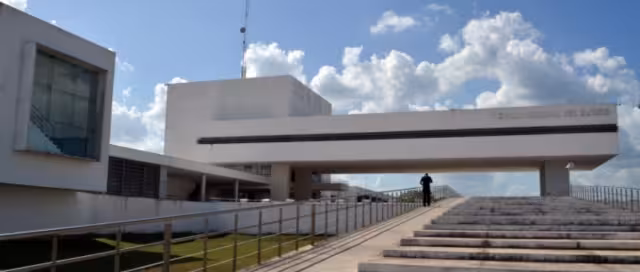 El hombre asistió a rogarle a su esposa que regresara con él, pero la agredió