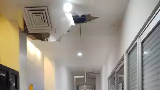 Denuncian desplome de techo en área recién remodelada del IMSS en Campeche