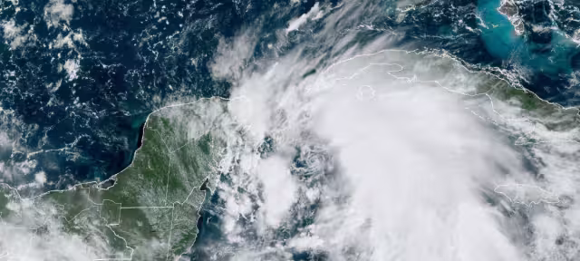 La Tormenta Tropical Helene se aproxima a la Península de Yucatán