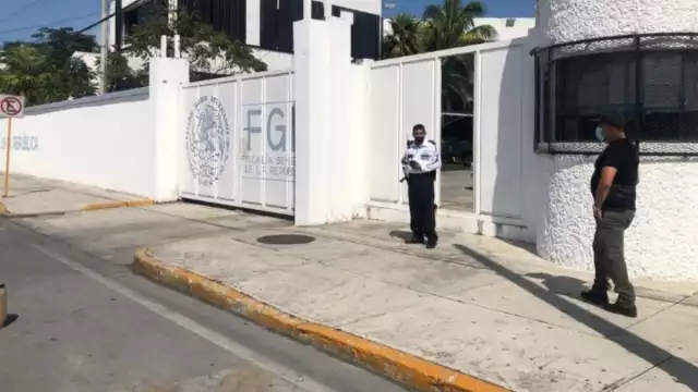 Los dos hombres deberán de mantener medidas cautelares