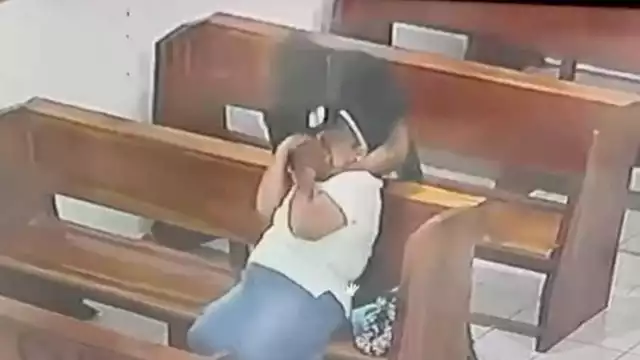 El hombre escapó de la iglesia sin ser detenido
