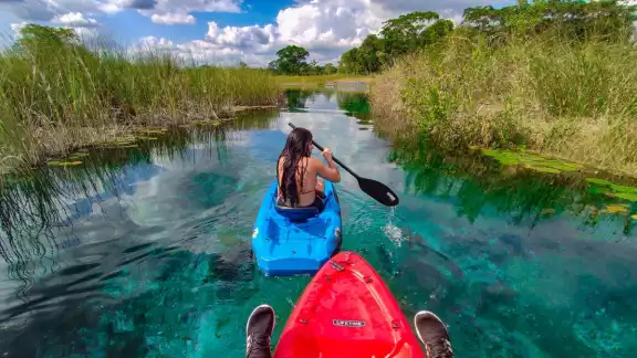 Los manantiales Pedro Baranda son ideales para relajarse en aguas turquesas. Los manantiales Pedro Baranda son ideales para relajarse en aguas turquesas.
