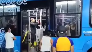 Hombres golpean a un chofer de Va y Ven en Mérida; defendía a mujeres de ser acosadas