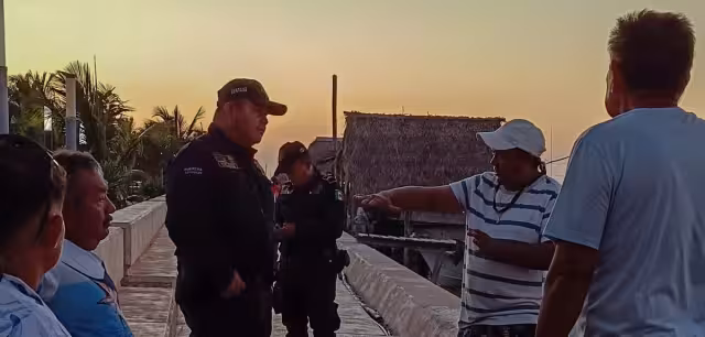 Extracción de especies prohibidas, tala y destrucción del manglar y contaminación de playas ahogan al puerto