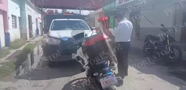 Camioneta termina en el corralón tras circular en sentido contrario en Escárcega