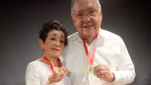 La primera bailarina de danza clásica, Socorro Cerón Herrera, junto al compositor y poeta, Luis Pérez Sabido.