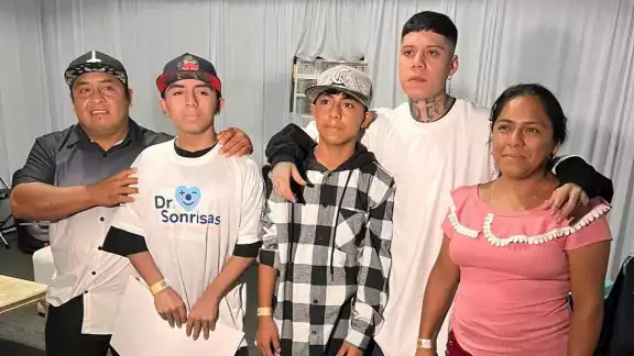 Adolfo y su familia conocieron a Santa Fe Klan Adolfo y su familia conocieron a Santa Fe Klan
