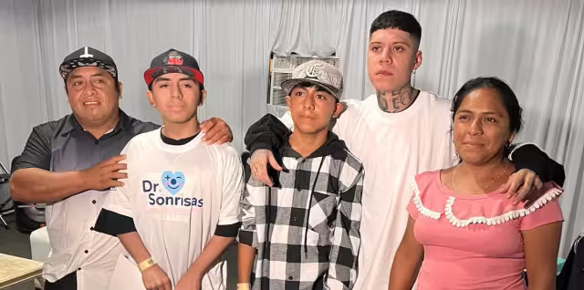 Adolfo y su familia conocieron a Santa Fe Klan