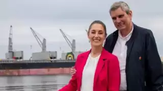 La feliz pareja sí se casará, ¿será acaso un requisito a la presidencia? Foto: Especial