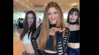 La cantante de "Inevitable" ahora pondrá de moda la coreografía de la estrofa que habla de Piqué. Foto: Especial