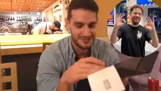 Al final Luisito le agradeció su visita a su restaurante. Foto: Youtube