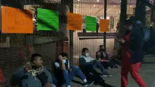 Juan Ferrer se mantiene dentro del edificio y no lo dejan salir