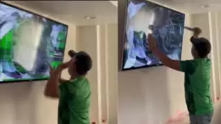 El aficionado perdió el control tras la eliminación de México. Foto: especial