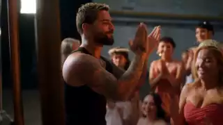 Parte del video musical de "La Reina". Foto: Youtube