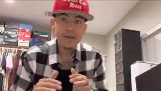 Así lucía hace un mes, en el último video que subió a su canal. Foto: Youtube