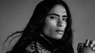 De origen chichimeca, él es el modelo indígena que la está rompiendo en la moda