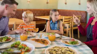 Las familias con niños están molestas por la medida en algunos lugares. Foto: Especial