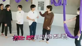 Por un momento estos dos integrantes le pusieron cierta tensión a la clase. Foto: youtube