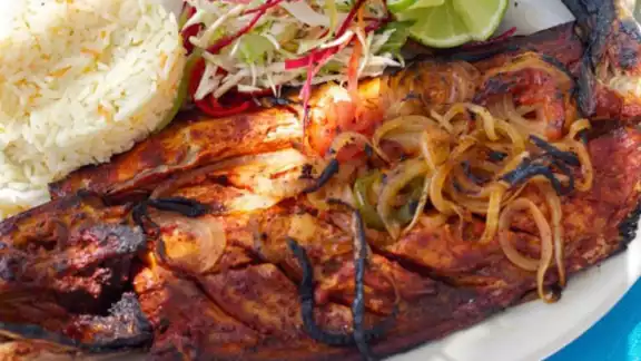 El pescado a la barbacoa es un platillo tradicional que se puede encontrar en Cancún. Foto: Especial