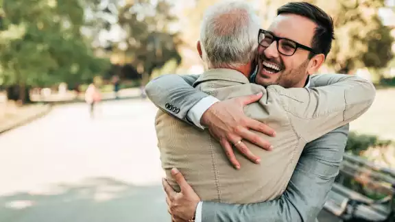 Una de las mejores medicinas son la abrazoterapia. Foto: Especial