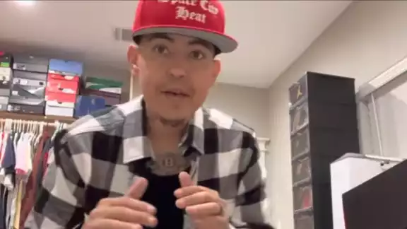 Así lucía hace un mes, en el último video que subió a su canal. Foto: Youtube Así lucía hace un mes, en el último video que subió a su canal. Foto: Youtube