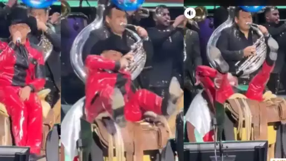 Así fue la caída del vocalista que al final terminó siendo graciosa. Foto: Grupo Firme Así fue la caída del vocalista que al final terminó siendo graciosa. Foto: Grupo Firme