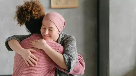 Los abrazos son la mejor medicina. Foto: Especial