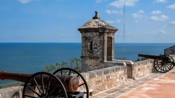 Desde la muralla con vista al Golfo. Foto: Mediatravel Desde la muralla con vista al Golfo. Foto: Mediatravel