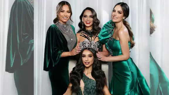 Las tres ganadoras de Miss Universo México coronando a Irma Miranda. Foto: Especial
