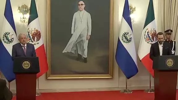 El presidente Andrés Manuel López Obrador estará cinco horas en el país, como parte de su gira por Centroamérica y Cuba El presidente Andrés Manuel López Obrador estará cinco horas en el país, como parte de su gira por Centroamérica y Cuba