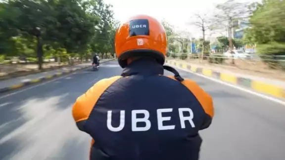 La tarifa de transporte de Uber en motocicleta tendrá un descuento por tiempo indefinido