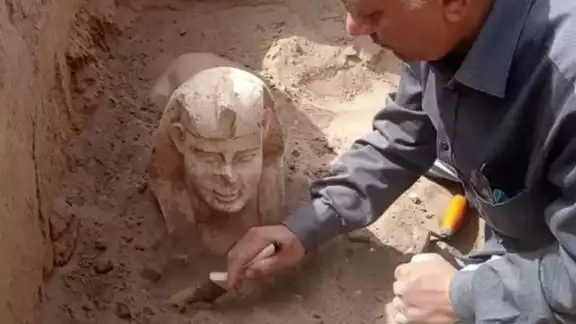 La esfinge sorprendió a los arqueólogos. Foto: Especial La esfinge sorprendió a los arqueólogos. Foto: Especial