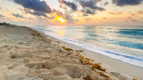 Los primeros rayos del sol desde el mar Caribe. Foto: Especial Los primeros rayos del sol desde el mar Caribe. Foto: Especial