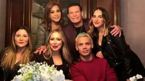 Parte de la familia de JC Chávez que estará en el reality. Foto: Especial