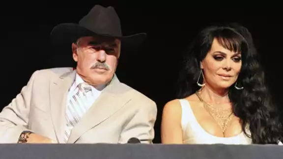 Fuerte crítica a Maribel Guardia por subir foto inapropiada junto a Andrés García