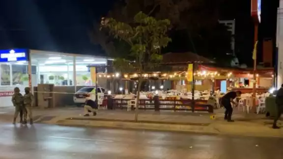Atentado contra empresario en Mazatlán deja cuatro heridos, tres son extranjeros Atentado contra empresario en Mazatlán deja cuatro heridos, tres son extranjeros