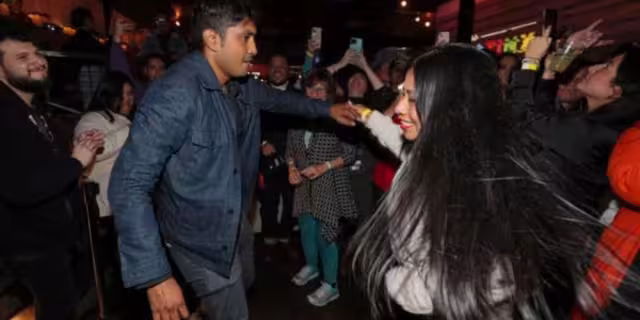 Los actores pusieron a bailar a todos los presentes. Foto: Especial