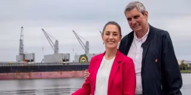 La feliz pareja sí se casará, ¿será acaso un requisito a la presidencia? Foto: Especial
