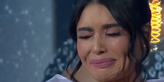 No pudo contener el llanto durante su actuación. Foto: VengaLaAlegría