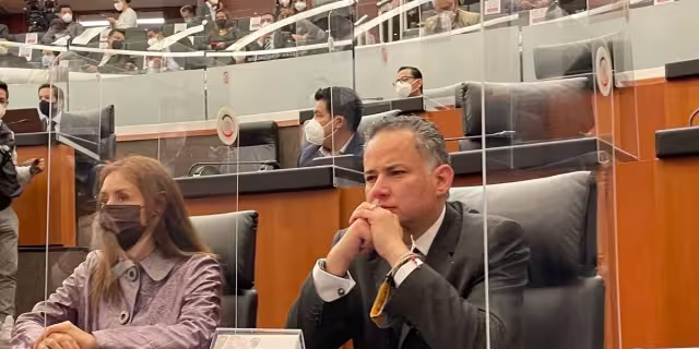 Santiago Nieto acudió al foro contra la corrupción por invitación de su amigo Ricardo Monreal